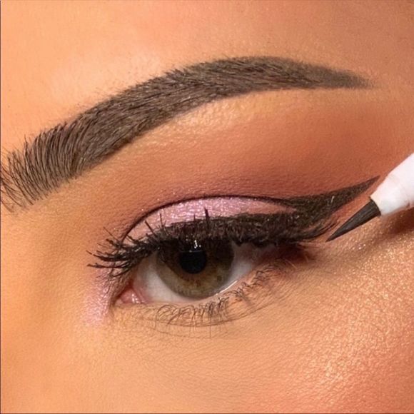 Dragun Beauty Dragunwing "Black" Waterproof Liquid Eyeliner